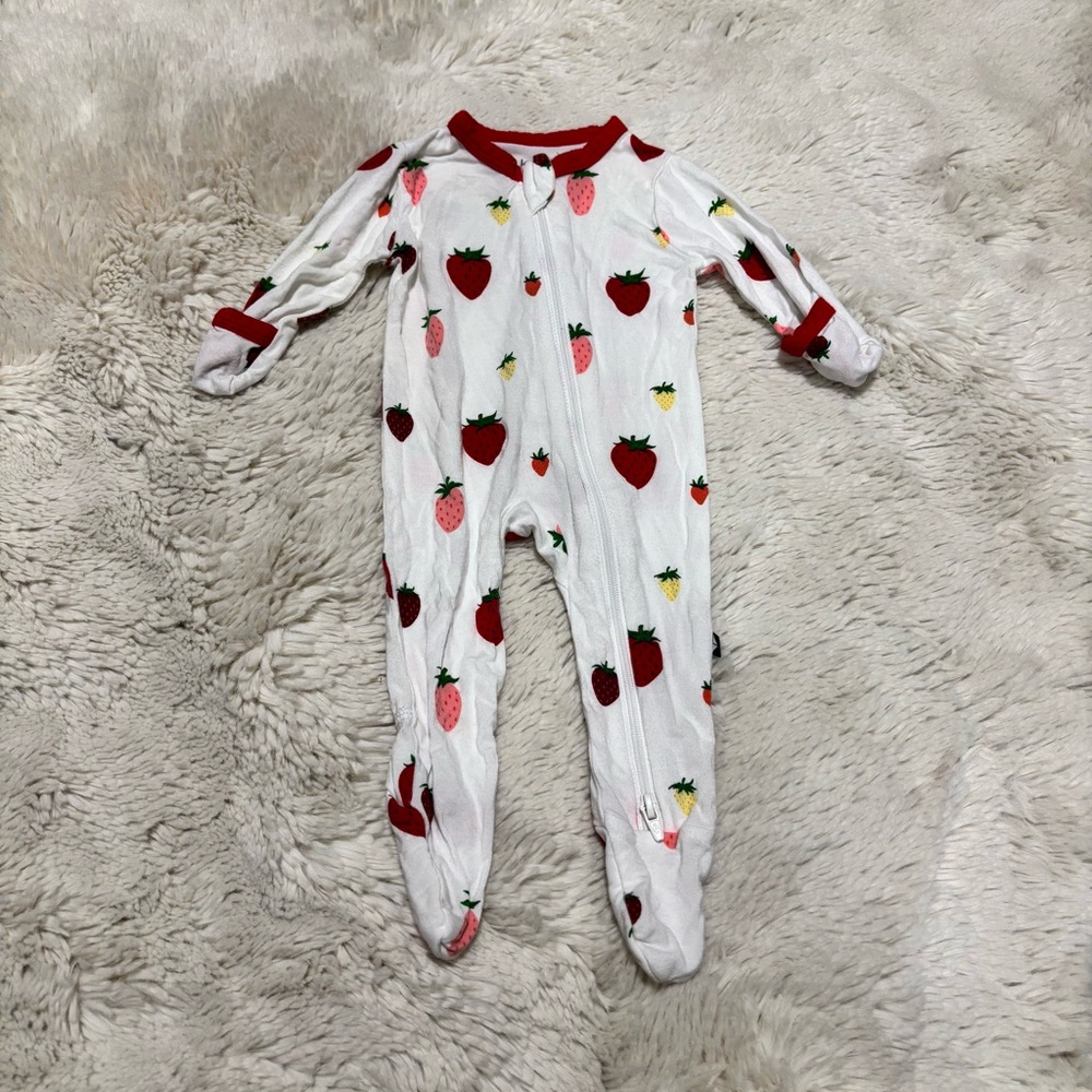 NEW KYTE strawberry print NB zip footie